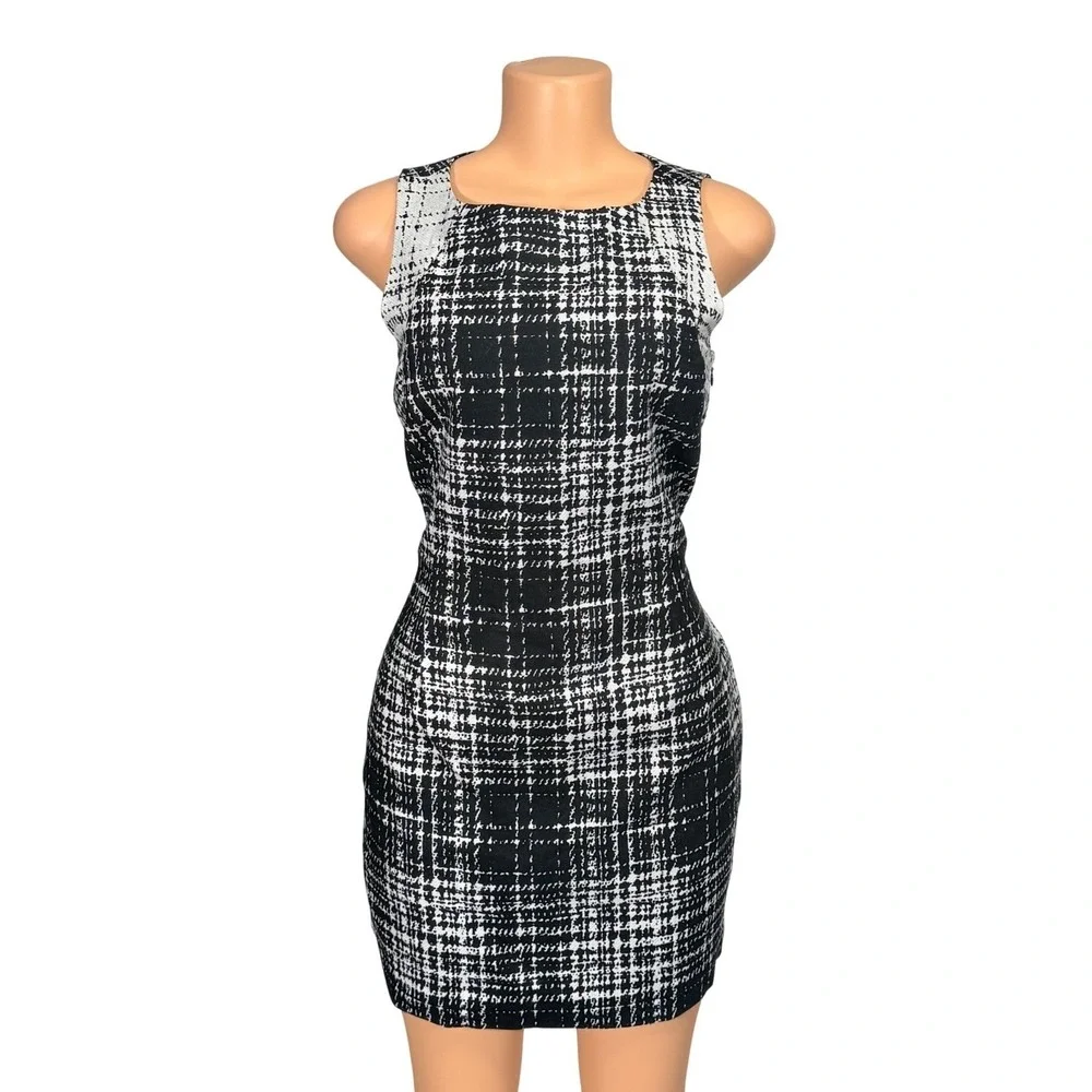 Banana Republic Black White Plaid Cutout Back Sheath Dress Petite 10P Sleeveless - Picture 2 of 8